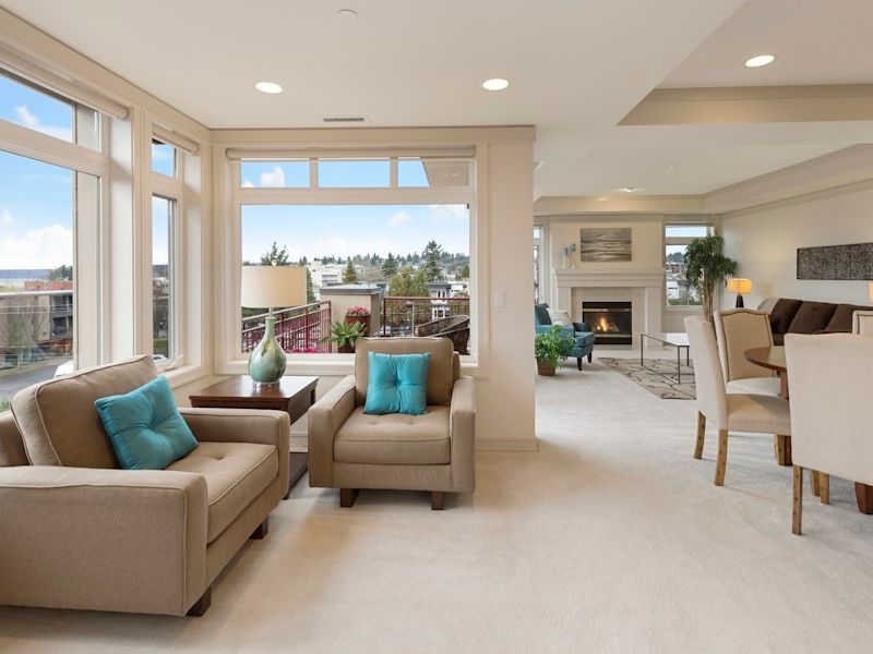 Three-bedroom apartment with skyline view